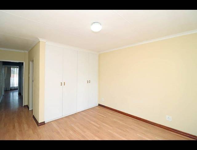 2 BEDROOM APARTMENT FOR SALE IN DOWERGLEN EXT 4
